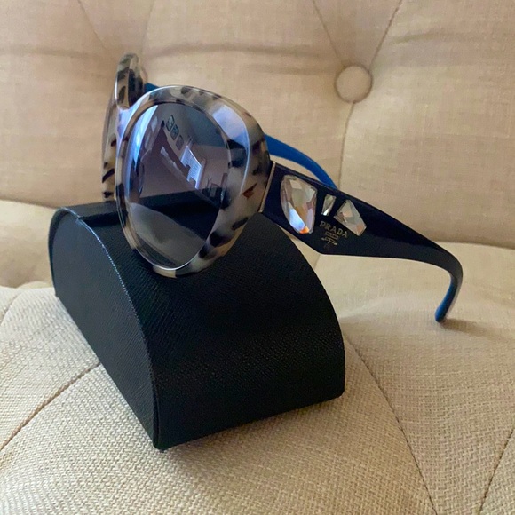 Authentic Prada sunglasses 🕶